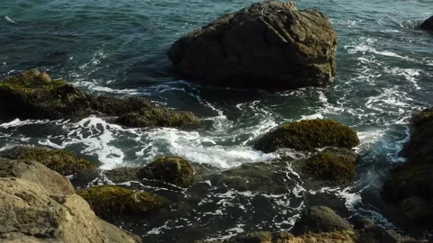 Ocean view from a cliff overlooking sea waves rolling in on a rocky coast Stock-Footage 161518335