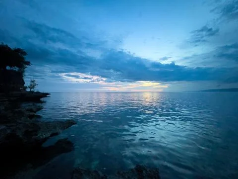 Ocean View At Dusk With Cloudy Sky 스톡 사진