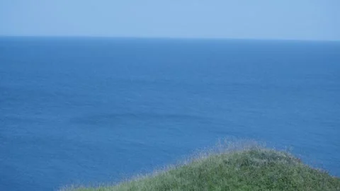 Ocean view over a hill – 4k Stockbeeldmateriaal 317125039