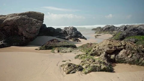 Ocean Water with Algae and Rocks Vídeo Stock 72073901