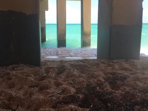Ocean water breaking under a beach pier Stock-Footage 77700353