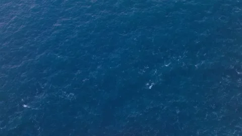 Ocean water surface aerial view with deep blue waves and sunlight reflections Vídeo Stock 330914527