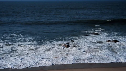 Ocean wave in the Atlantic Ocean at sunny day Vidéo 104666880