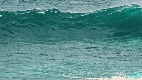 Ocean wave break at the shoreline slow motion Stock Footage 72913146