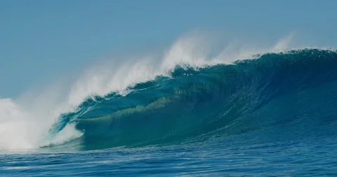 Ocean wave breaking and barreling with spray Stock Footage 114694063
