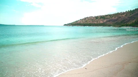 Ocean wave on sandy beach Video stock 95637148