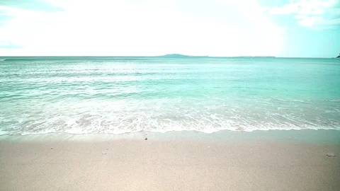 Ocean wave on sandy beach Stock-Footage 95637313