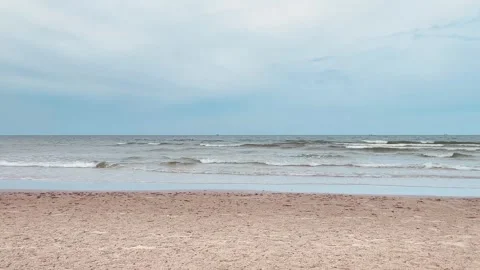 Ocean wave on sandy beach. The tropical Summer Видео 341176611