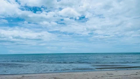 Ocean wave on sandy beach. The tropical Summer Видео 341176673
