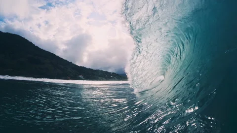 Ocean wave in slow motion. Extreme slow motion of the barreling ocean wave. 8 Stock Footage 153515938