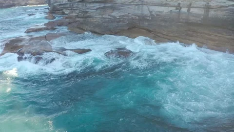 Ocean wave, spindrift, rock Stock Footage 139203997