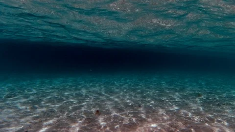 Ocean wave. Underwater view of the clear ocean wave. Vidéo 110408487
