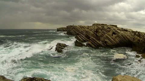 Ocean waves and cliffs 動画素材 32357767