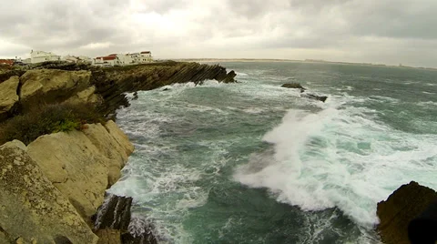 Ocean waves and cliffs 動画素材 32372421