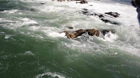 Ocean waves and cliffs 動画素材 39389407