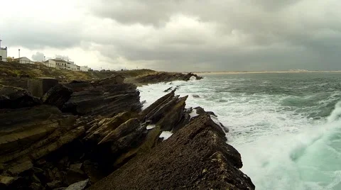 Ocean waves and cliffs 動画素材 46753042