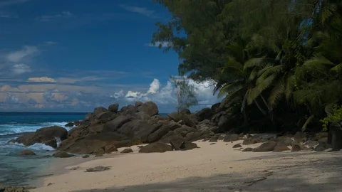 Ocean waves and granite rocks - petite police beach Mahe island, Seychelles. Stock Footage 124339359