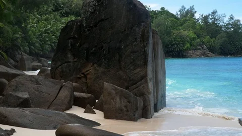 Ocean waves and granite rocks - Anse Intendance, Mahe Island, Seychelles. Stock Footage 124490743
