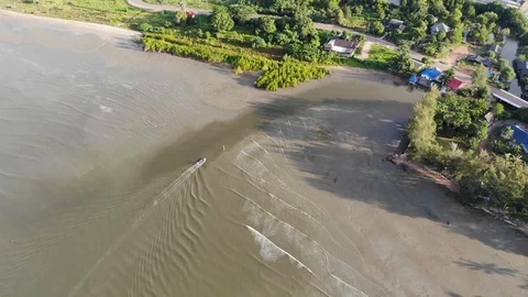 Ocean waves on the beach Stock Footage 107450594