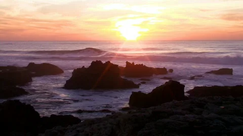 Ocean waves in the beach at sunset Vidéo 267878