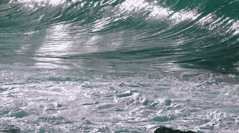 Ocean Waves Breaking on Rock 스톡 동영상 59710089