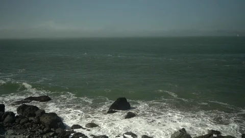 Ocean waves breaking on rocky coast Vídeo Stock 125787668