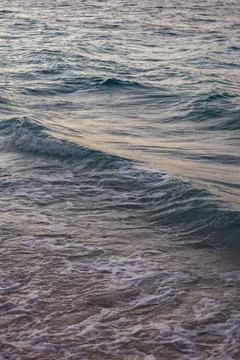 Ocean Waves Breaking on Shore 스톡 사진