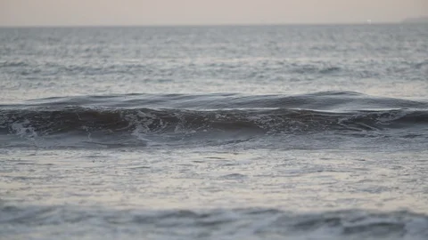Ocean Waves Breaking in Slow Motion Stock-Footage 117362458