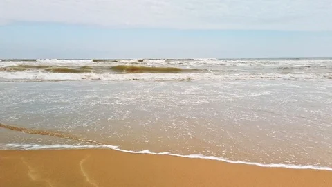 Ocean waves in Chennai Stock Footage 128194952