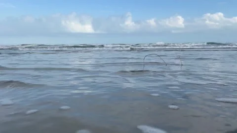 Ocean Waves Coming In On the Coastline Stockbeeldmateriaal 263364167