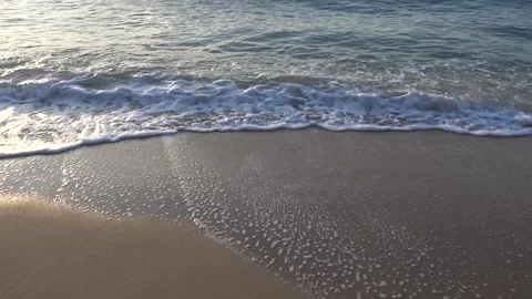 Ocean waves crash on the beach at dusk. 動画素材 252177618