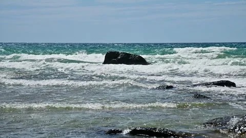 Ocean waves crashing against rocks on rocky coast 스톡 동영상 344966282