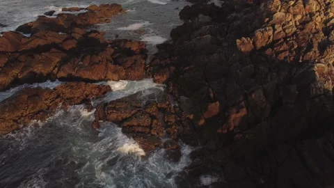 Ocean waves crashing over rocks with reveal 스톡 동영상 206378159