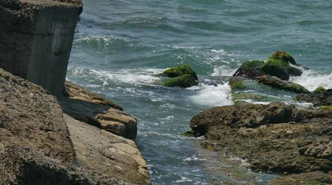 Ocean waves crashing on the rocks close up Stock-Footage 62469420
