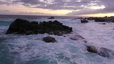 Ocean waves crashing on rocks at sunset in Cabo Mexico medium shot 스톡 동영상 104566257