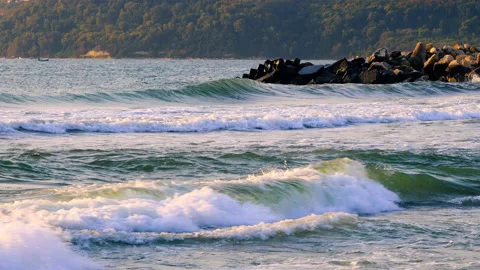 Ocean waves crashing on the sand Stock Footage 139222844