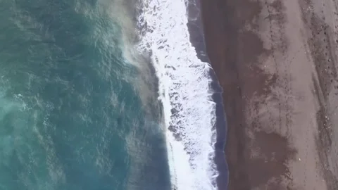 Ocean waves crashing sand 스톡 동영상 314272044