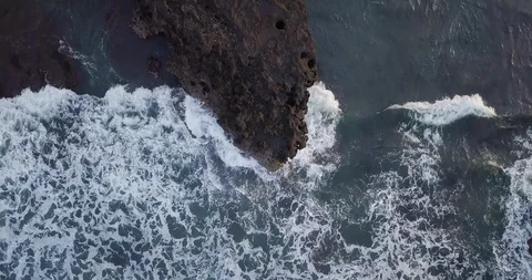 Ocean waves. Drone footage. Video stock 92884602