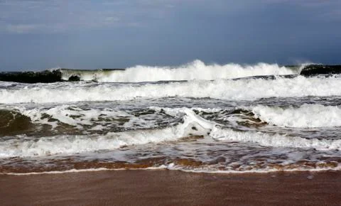 Ocean waves during a storm on a sandy beach. Foto stock