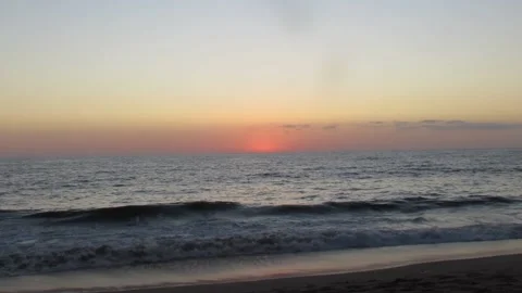 Ocean waves at Dusk Video stock 150715066