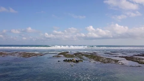 Ocean waves with foam roll on the shore, aerial view. Video stock 116184506