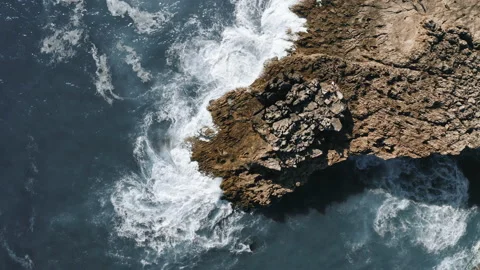 Ocean waves hit the rock rotating topshot aerial view in portugal Vídeo Stock 146226496