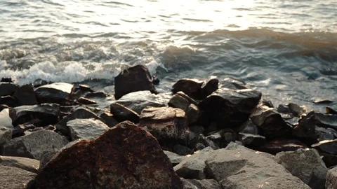 Ocean waves hit the rocky shore in slow motion. Video stock 101062767