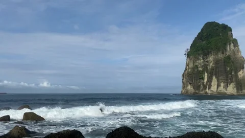 Ocean Waves Hitting Rocky Shore. Stock Footage 324897001