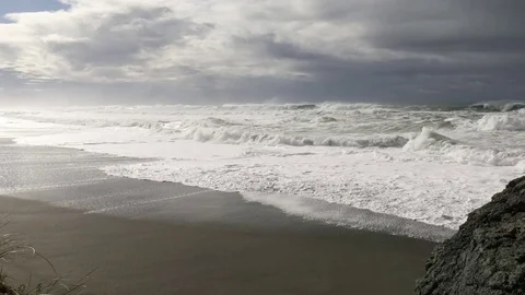 Ocean Waves on the Oregon Coast Видео 73233035