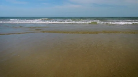Ocean Waves Peacefully Roll to Shore Video stock 76380318