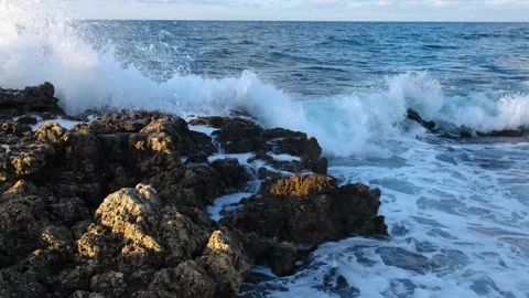 Ocean waves rocks slow motion. Video stock 212085358