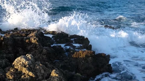 Ocean waves rocks slow motion. Video stock 212086154