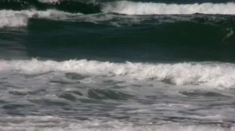 Ocean waves roll in Video stock 536520