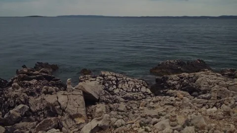 Ocean Waves Rolling Across the Sea | Relaxing 4K Nature Vídeos de archivo 337702993